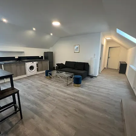 V7 Monteur Geraeumige 2 Schlafzimmer Apartamento Hanóver